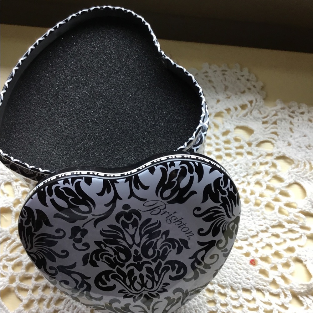 Brighton Heart Shaped Black and White Metal Box - Picture 2 of 4